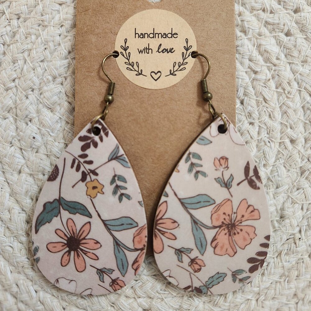 ~Handmade~ vintage style, boho, botanical earrings